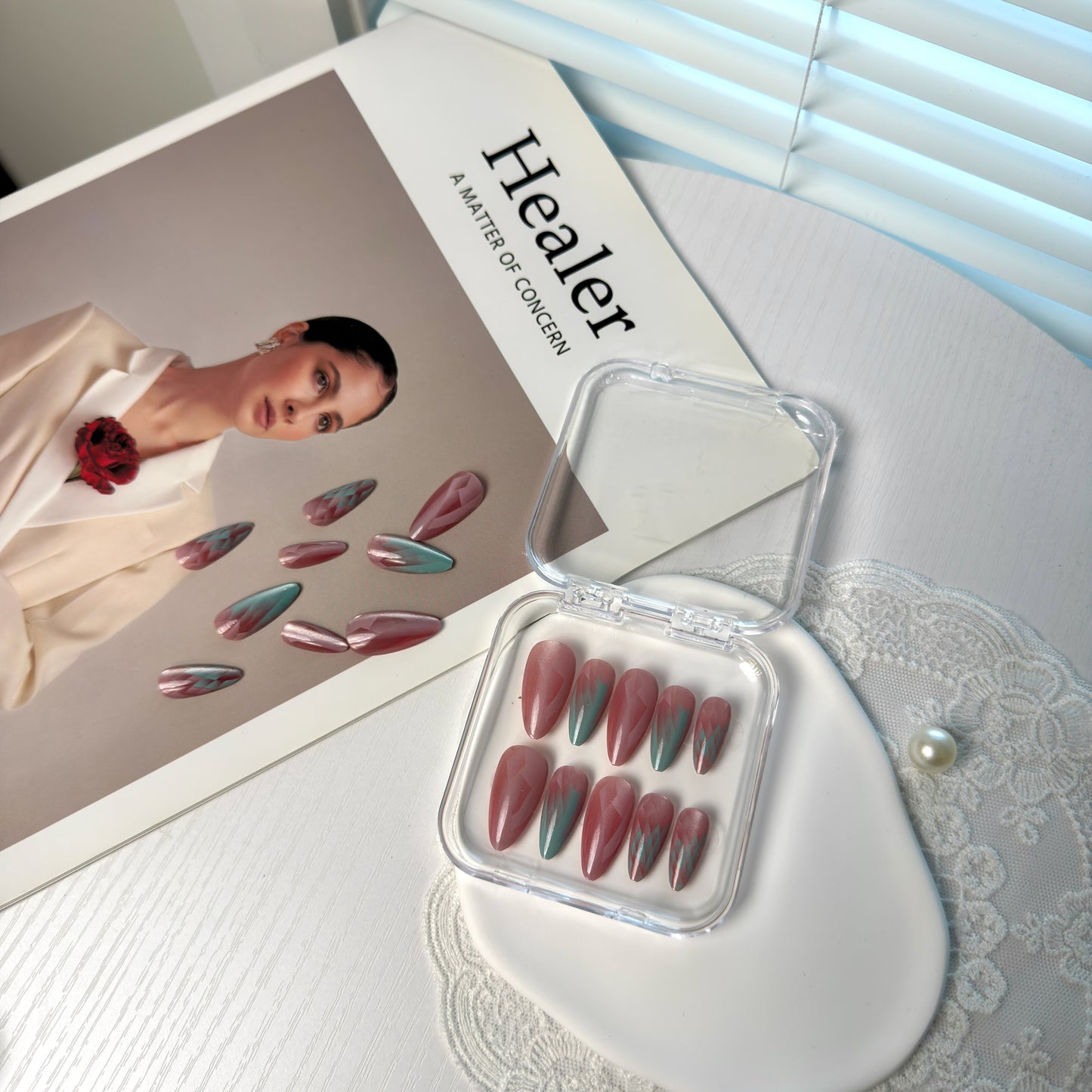 Lustrous Dawnlight | Press on Nails